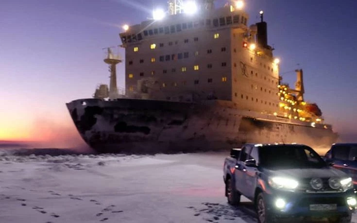 Tι έφτιαξε ο Πούτιν; Είδαν ένα γιγάντιο πυρηνικό παγοθραυστικό να περνά ξυστά από τα οχήματά τους